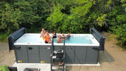 The Blue Mountains House | Best Location Chalet Walk to Village-Ski in Ski out Extra Large Hottub