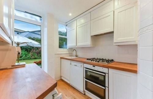 Belgravia Apartment | BEST location, chic private suite in large flat