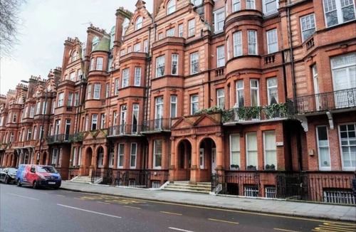 Belgravia Apartment | BEST location, chic private suite in large flat