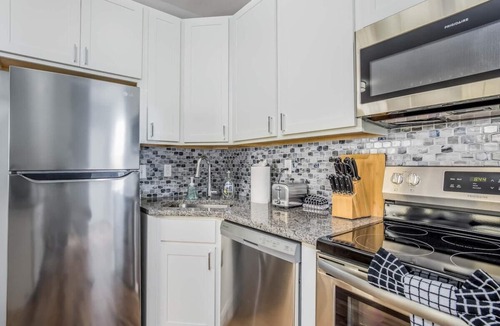 Downtown Wilmington Apartment | Best Location & Free Parking
