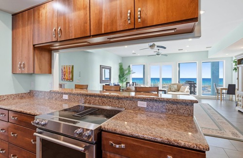 Villa Primera House | Best Location! Gulf Front! Closest Block to Restaurants. 6/6