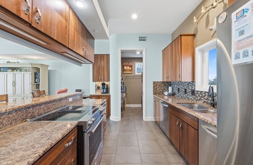 Villa Primera House | Best Location! Gulf Front! Closest Block to Restaurants. 6/6