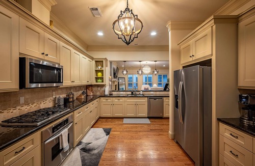 Houston House | Best Location in Houston - Very spacious house - Close to everything