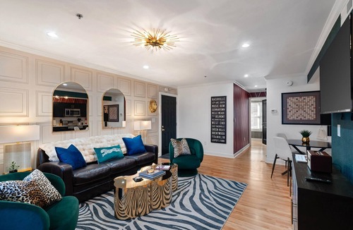 Rutledge Hill Condo | Best Location! Walk to Broadway & Downtown! Balcony-2 Car Parking-Laundry-Wi-fi