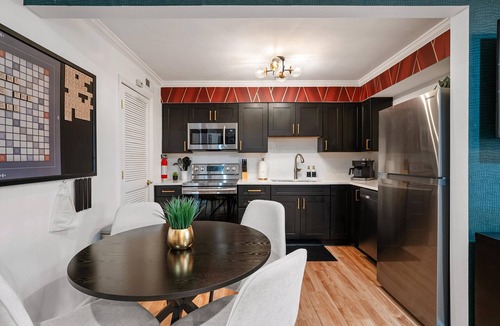 Rutledge Hill Condo | Best Location! Walk to Broadway & Downtown! Balcony-2 Car Parking-Laundry-Wi-fi