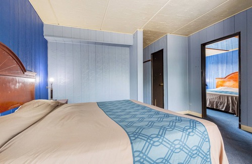 Woodlawn Hotel | Best Motel By OYO Chicago I-90
