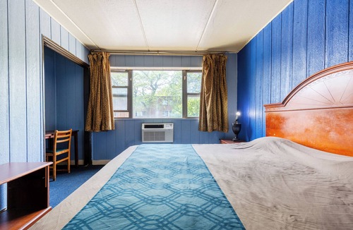 Woodlawn Hotel | Best Motel By OYO Chicago I-90