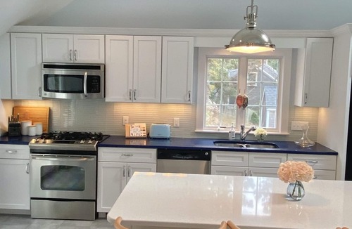 Chatham House | BEST OF ALL WORLDS! Beach, Lake, Town, Bike, and Comfort.