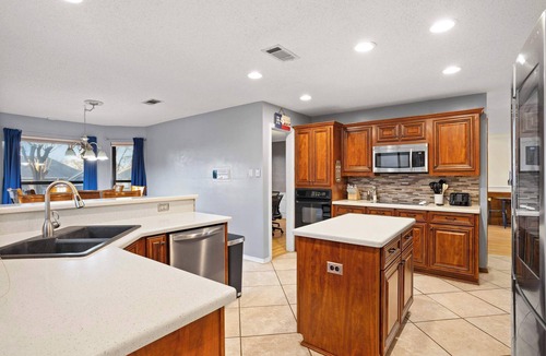 DeSoto House | Best of Desoto | 5BR/3BA w Pool, Patio, BBQ, Games