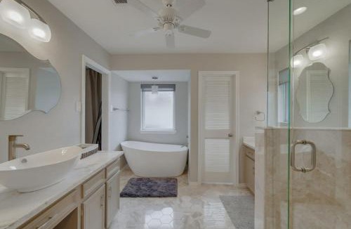 Buckingham House | Best of Richardson - 5BD-3BA with Pool, Patio, BBQ