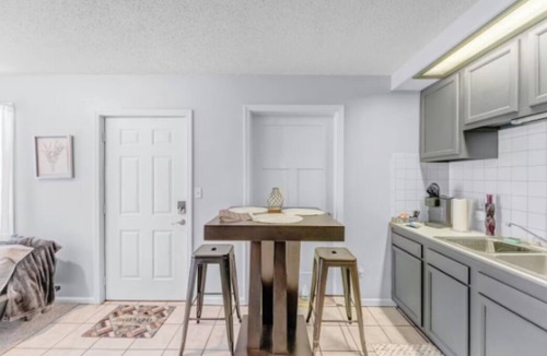 Cheektowaga Apartment | Best Parking AC Laundry BBQ Patio