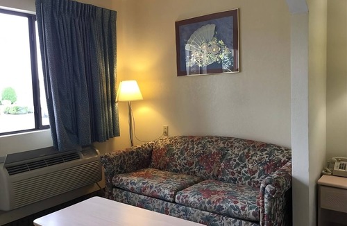 Cabot Resort | Best Pick for a Staycation in Cabot! Comes w/Free Parking & Breakfast, Pool!