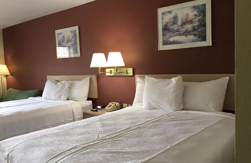 Cabot Resort | Best Pick for a Staycation in Cabot! Comes w/Free Parking & Breakfast, Pool!