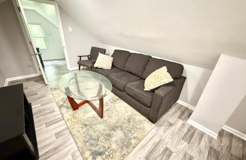 Canaryville House | BEST PLACE TO STAY - Close to Downtown! - FREE PARKING!