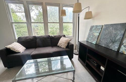 Canaryville House | BEST PLACE TO STAY - Close to Downtown! - FREE PARKING!