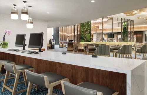Streeterville House | Best Place to Stay in Chicago! 4 Comfortable Units, Outdoor Pool, Parking