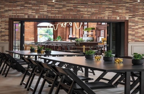 Beaconsfield Village House | Best Place to Stay in Toronto! On-Site Restaurant, Pet-Friendly