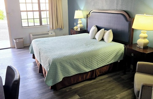 Orange Hotel | Best Price Motel and Suites