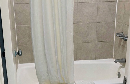 Orange Hotel | Best Price Motel and Suites
