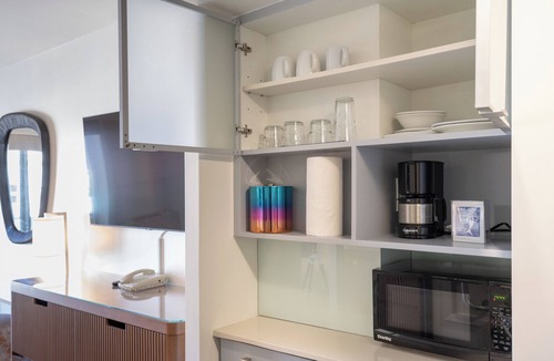 Ala Moana Condo | BEST RATE! ADA Studio Ala Moana Condominium (AH01)