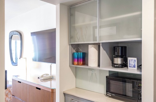 Ala Moana Condo | BEST RATE! ADA Studio Ala Moana Condominium (AH01)