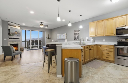 Osage Beach Condo | Best Rated Lands End Condo, No Steps, MainChannel View, 3bd/2Bath. Seasonal Pool