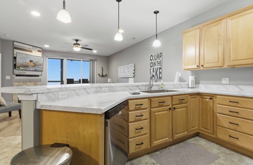 Osage Beach Condo | Best Rated Lands End Condo, No Steps, MainChannel View, 3bd/2Bath. Seasonal Pool