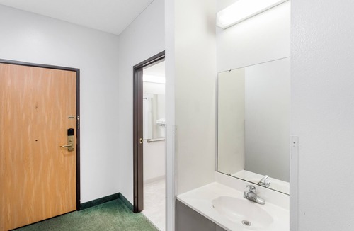 Manchester Hotel | Best Rest Inn & Suites