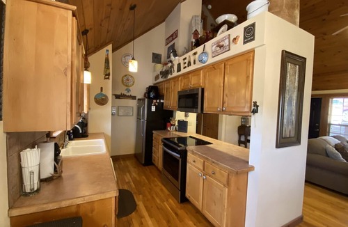 Branson West Cabin | Best Rustic Cabin Retreat in StoneBridge! Experienced host, BBQ area, SDC, A+