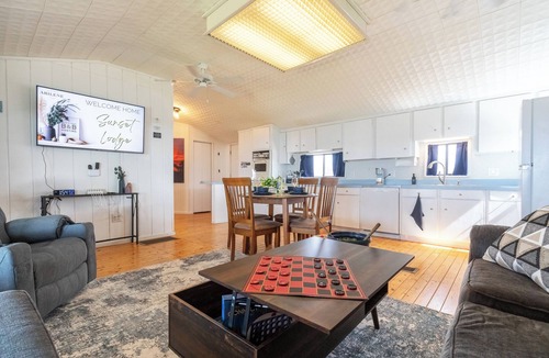 Abilene House | Best Sunsets on the Lake! 2-Bed 1-Bath | Gameroom!