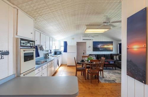 Abilene House | Best Sunsets on the Lake! 2-Bed 1-Bath | Gameroom!