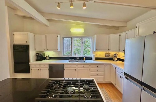 Alcova Heights House | Best Vacation Home in Arlington, 4 bedrooms 3 full bath, 8 beds, 12 guests