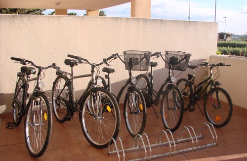 Coursan Apartment | Best-value accommodation with terrace