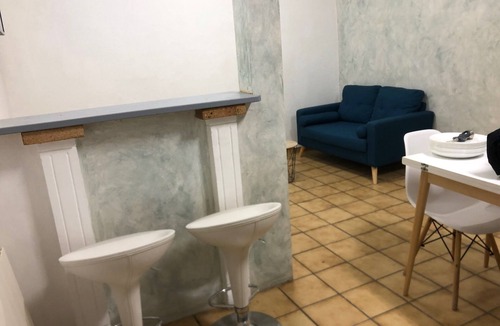 Coursan Apartment | Best-value accommodation with terrace