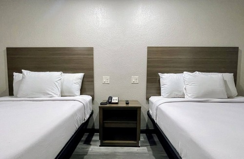 Bloomington Hotel | Best Value Inn