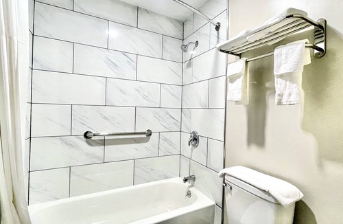 Bloomington Hotel | Best Value Inn