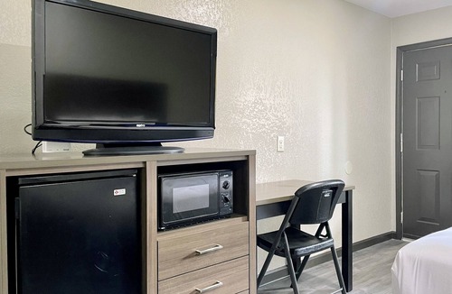 Bloomington Hotel | Best Value Inn