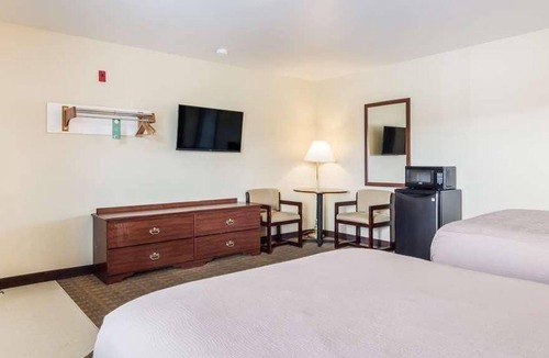 Aberdeen House | Best Value, Quality Stay! Pet-friendly, Free Breakfast, Free Parking!