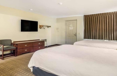 Aberdeen House | Best Value, Quality Stay! Pet-friendly, Free Breakfast, Free Parking!