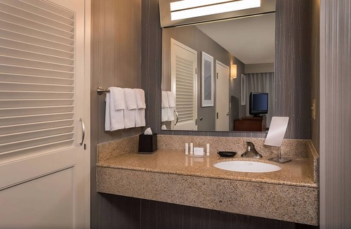 Columbia Hotel | Best Value, Quality Stay! Near Hyper Kidz, Pets are Allowed Here, w/Pool!