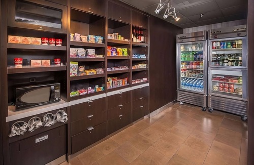 Columbia Hotel | Best Value, Quality Stay! Near Hyper Kidz, Pets are Allowed Here, w/Pool!