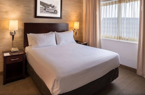 O'Hare Hotel | Best Value, Quality Stay! Pets are Allowed, With Onsite Parking!