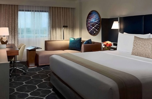 Uptown Hotel | Best Value, Quality Stay! With Swimming Pool, Pets Allowed, Close to Bayou Bend