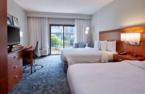 Eden Prairie Hotel | Best Value, Quality Stay! Pets Allowed with Fee, Indoor Pool, Private Parking!