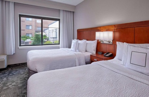 Eden Prairie Hotel | Best Value, Quality Stay! Pets Allowed with Fee, Indoor Pool, Private Parking!
