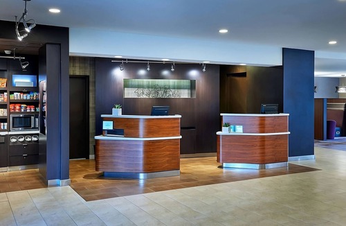Eden Prairie Hotel | Best Value, Quality Stay! Pets Allowed with Fee, Indoor Pool, Private Parking!
