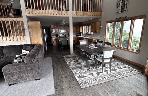 Byrdstown House | Best View and Location on Dale Hallow Lake!nVery Private and Beautiful.