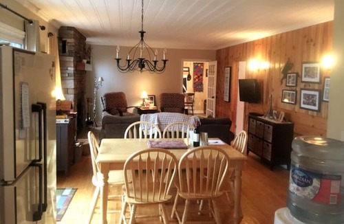 Brigus Junction Cottage | ★BEST VIEW Wonderland ★ Cozy Cabin on Pond