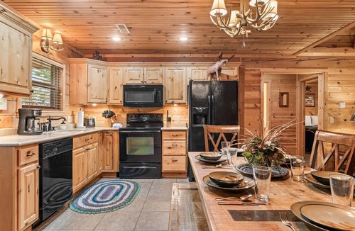 Branson Cedars Cabin | Best Views in the Area Free Tickets Hot Tub Pet Friendly Near Big Cedar Loft & Games Included
