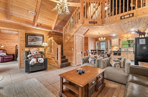 Branson Cedars Cabin | Best Views in the Area Free Tickets Hot Tub Pet Friendly Near Big Cedar Loft & Games Included